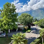 Bright Studio Apartment With Free Private Parking